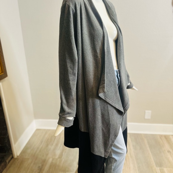 Soft and Cozy. Black and gray duster , extremely soft material, fine flannel. - Picture 3 of 9